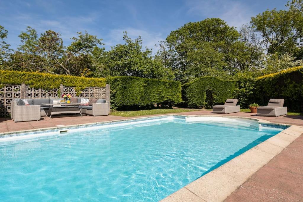 Plas Newydd With Swimming Pool, Fire Pit, And Log Fires Villa Rhiw Eksteriør billede