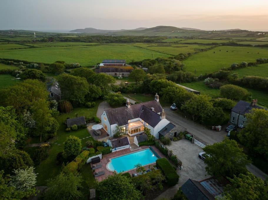 Plas Newydd With Swimming Pool, Fire Pit, And Log Fires Villa Rhiw Eksteriør billede